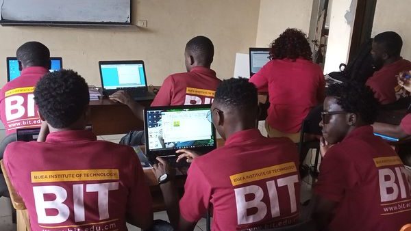 Best computer training schools in Buea, Cameroon: Students in class.